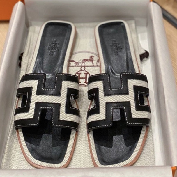 HERMES 0RAN SANDALS IN BLACK CALFSKIN AND WHITE CANVAS