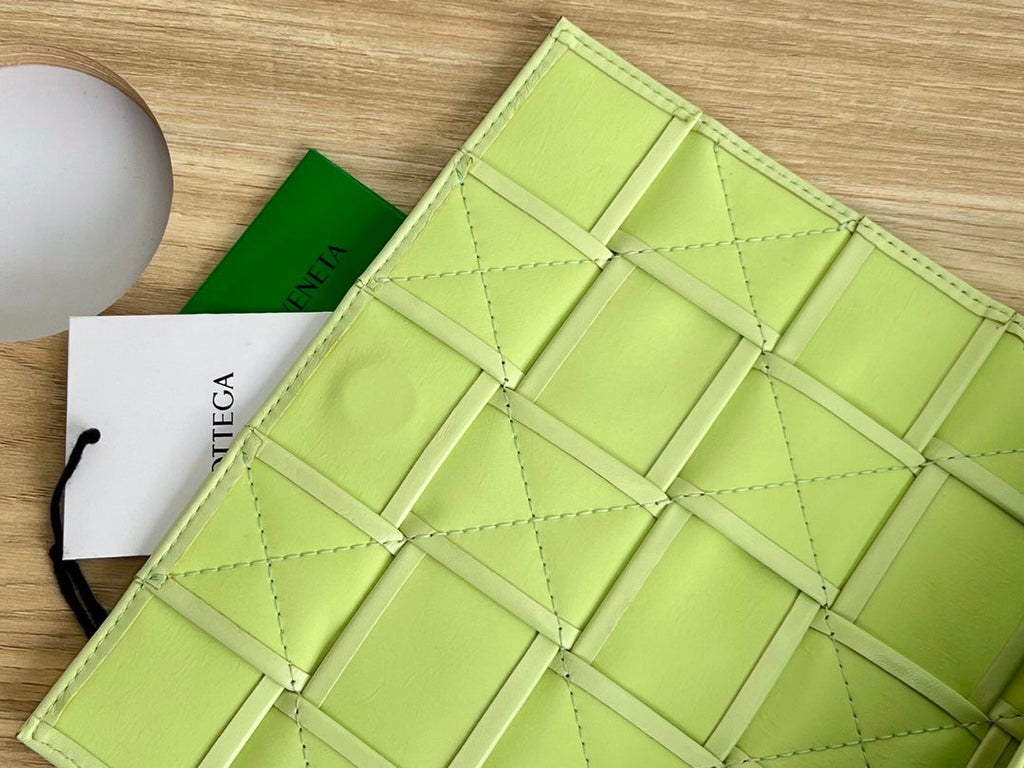 BOTTEGA VENETA SMALL CASSETTE 23 IN PINE GLADE CALFSKIN