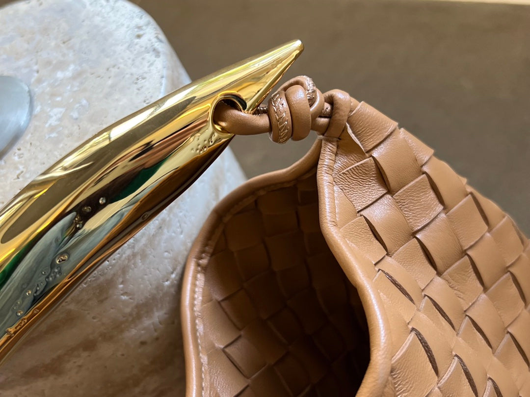 BOTTEGA VENETA SARDINE 33 WITH CHAIN IN TAWNY BROWN LAMBSKIN