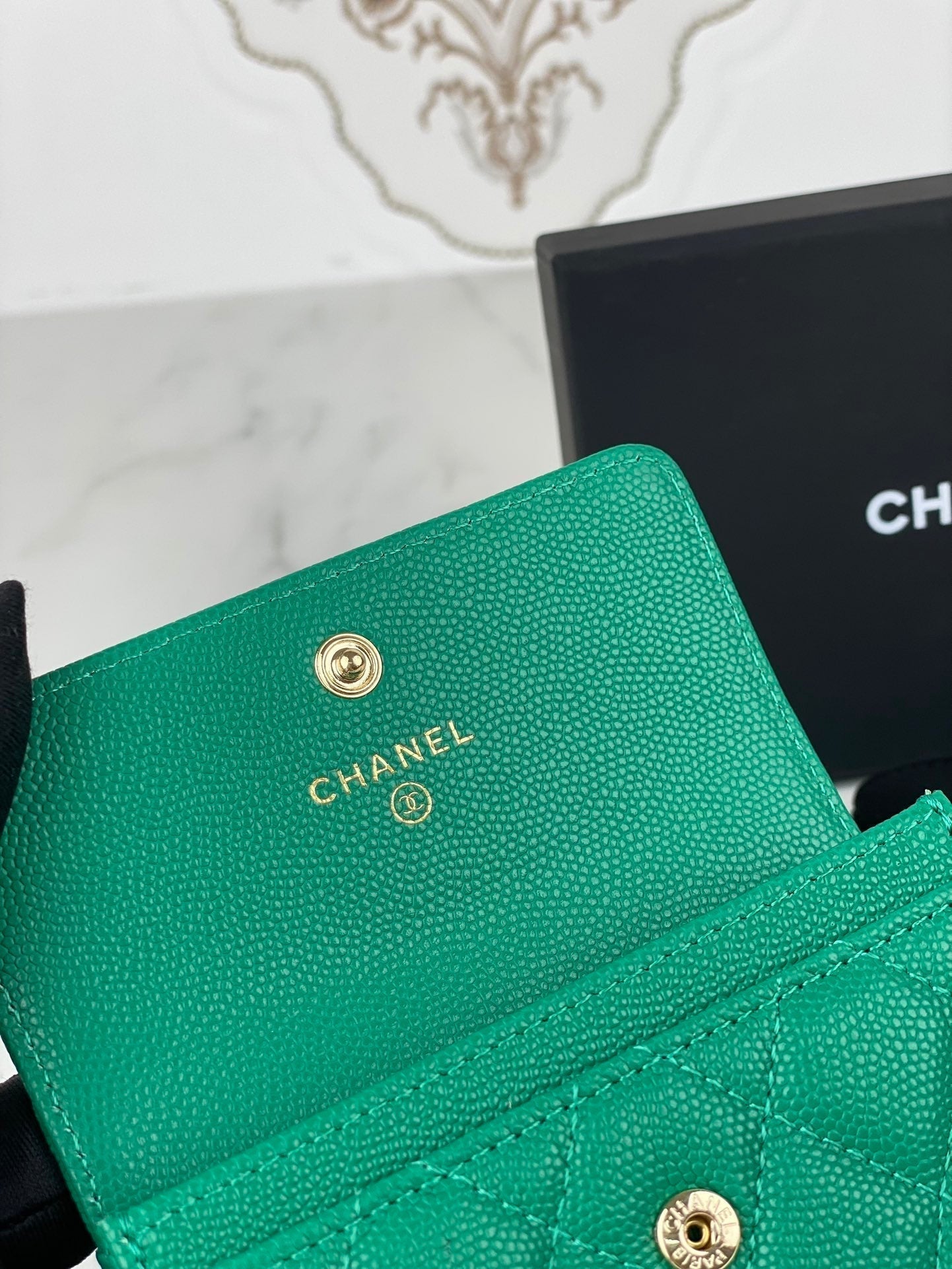 CHANEL FLAP CARD HOLDER 11 EMERALD GRAINED CALFSKIN GOLD ICON