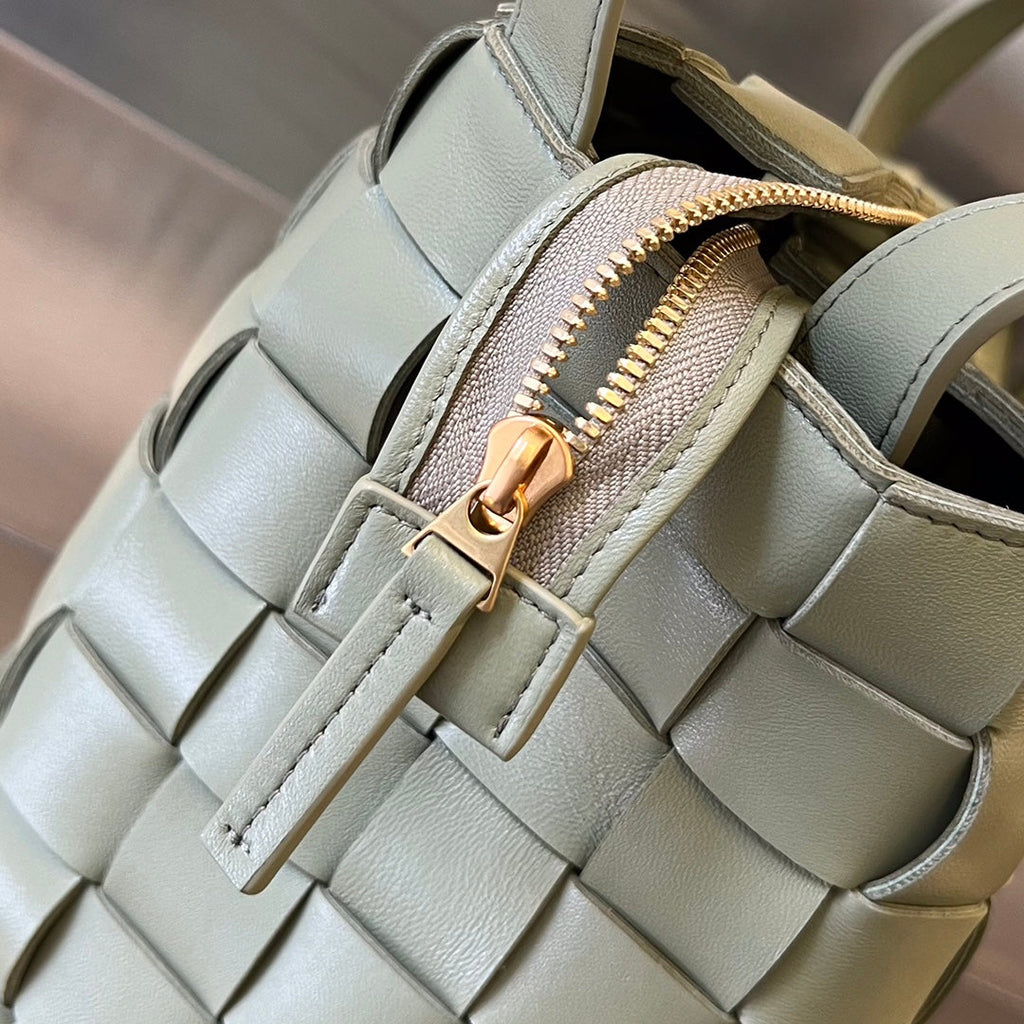 BOTTEGA VENETA MEDIUM 28 CASSETTE GREY LAMBSKIN