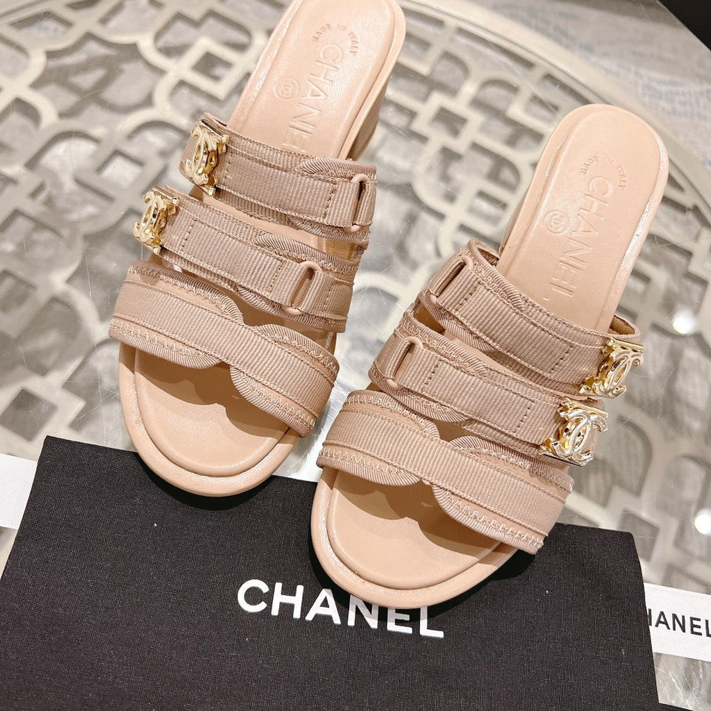 CHANEL Double C  Xiaoxiang Chain Fabric Head Chunky High Heel Cream Lambskin
