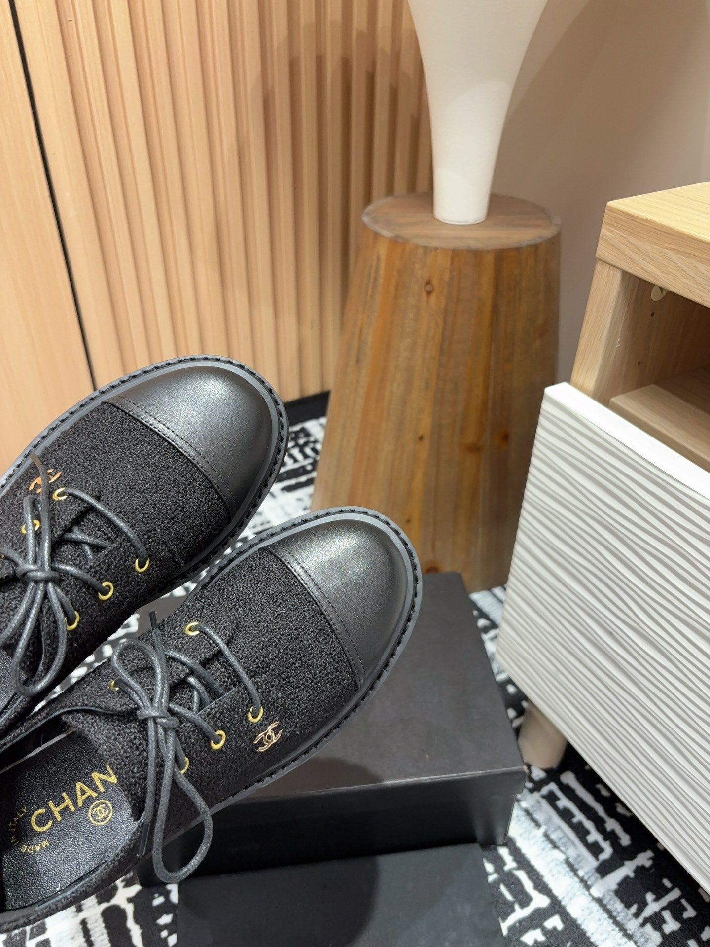 CHANEL OXFORD SHOES IN BLACK TWEED AND CALFSKIN