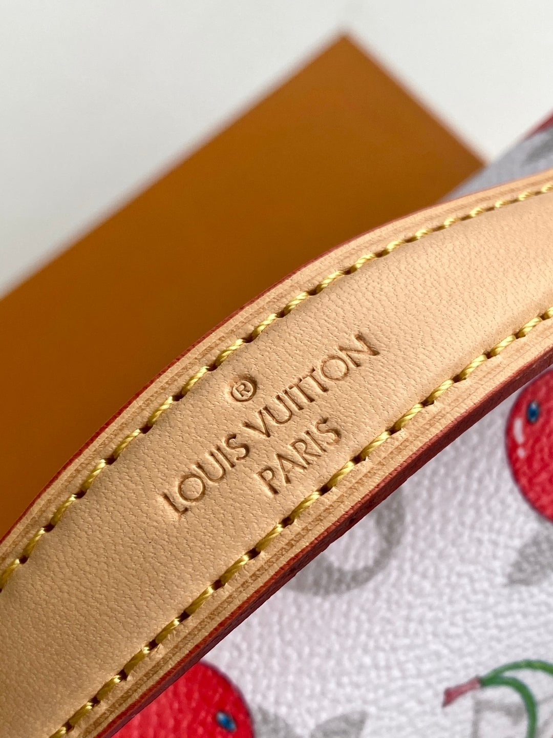 LOUIS VUITTON POCHETTE MÉTIS EAST WEST 21.5 IN WHITE WITH CHERRY PRINT MONOGRAM