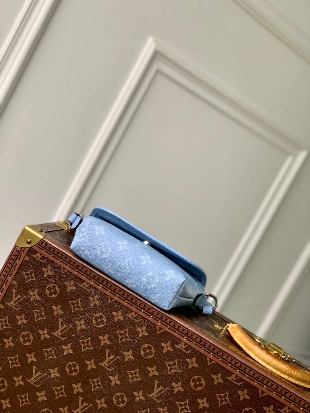LOUIS VUITTON PULSE MESSENGER 22.5 IN BLUE MONOGRAM COATED CANVAS AND CALFSKIN
