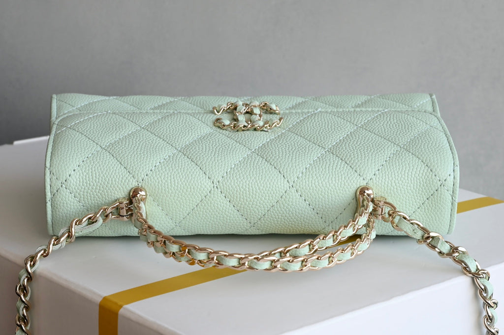 CHANEL 25S KELLY 18 CM IN MINT GREEN LAMBSKIN