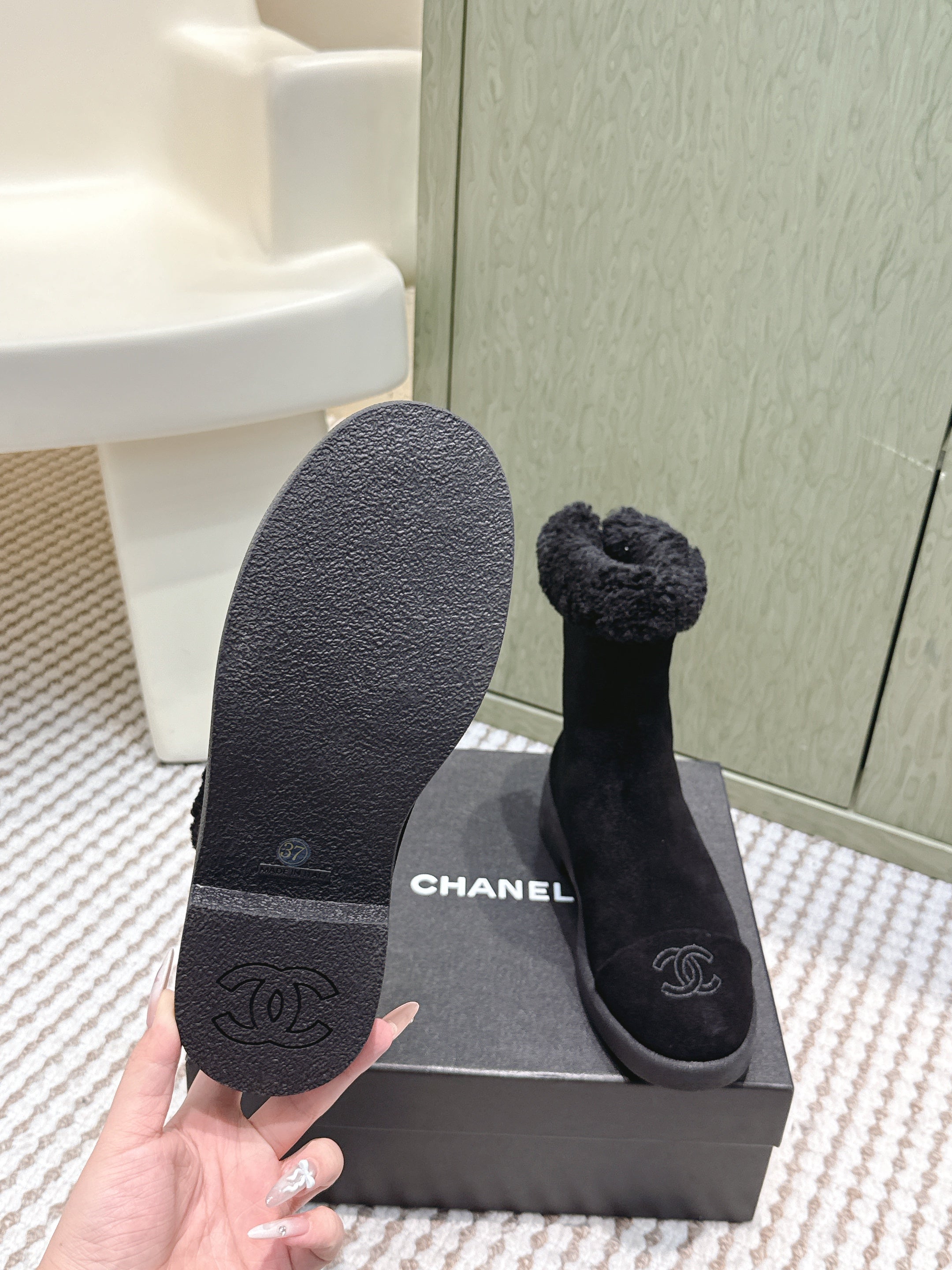 CHANEL 25S CALF-HIGH BOOTS IN BLACK SUEDE LINED WITH SHEEPSKIN