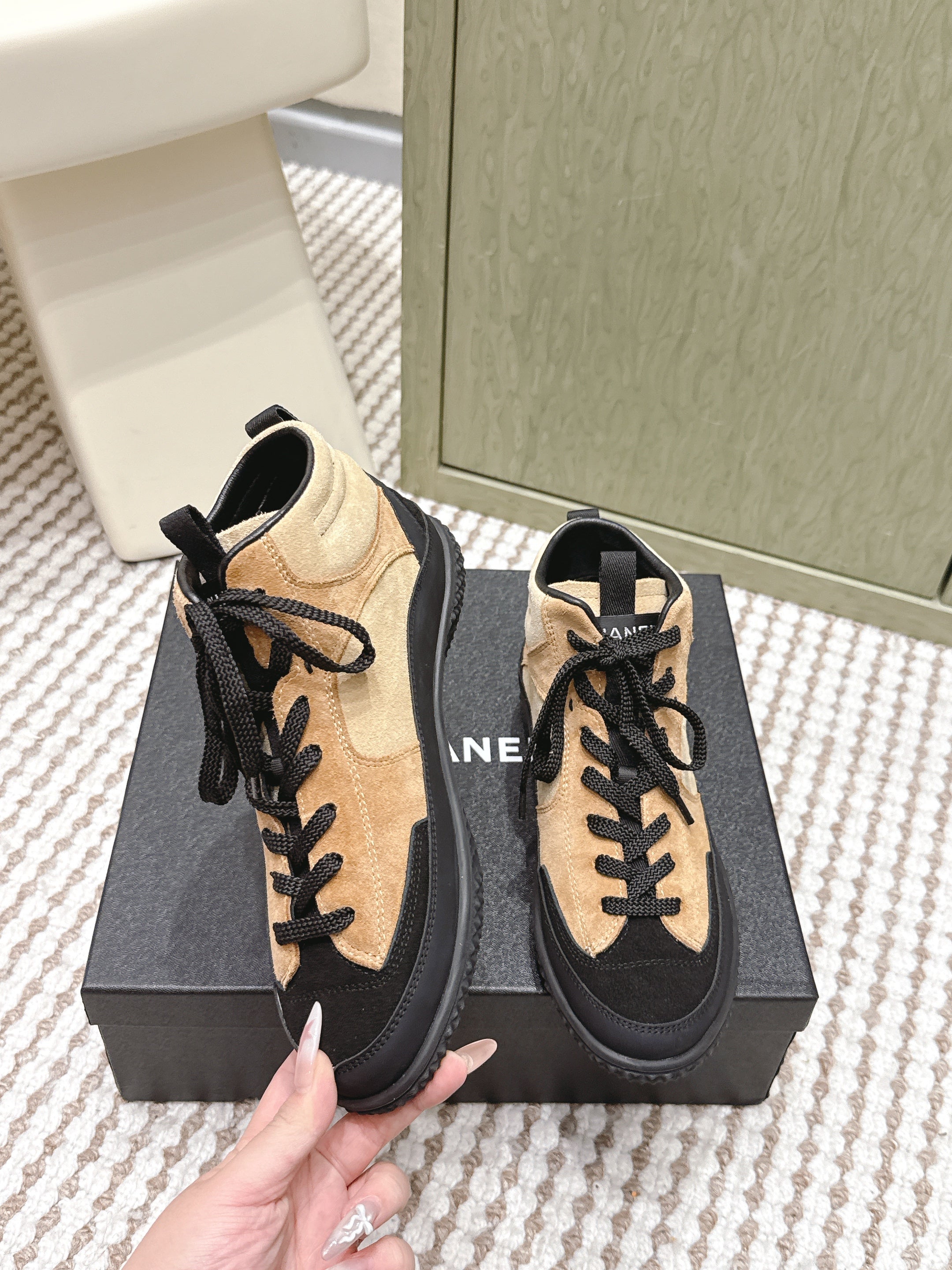 CHANEL 25S HIGH-TOP SNEAKERS IN BLACK AND BROWN CALFSKIN AND SUEDE