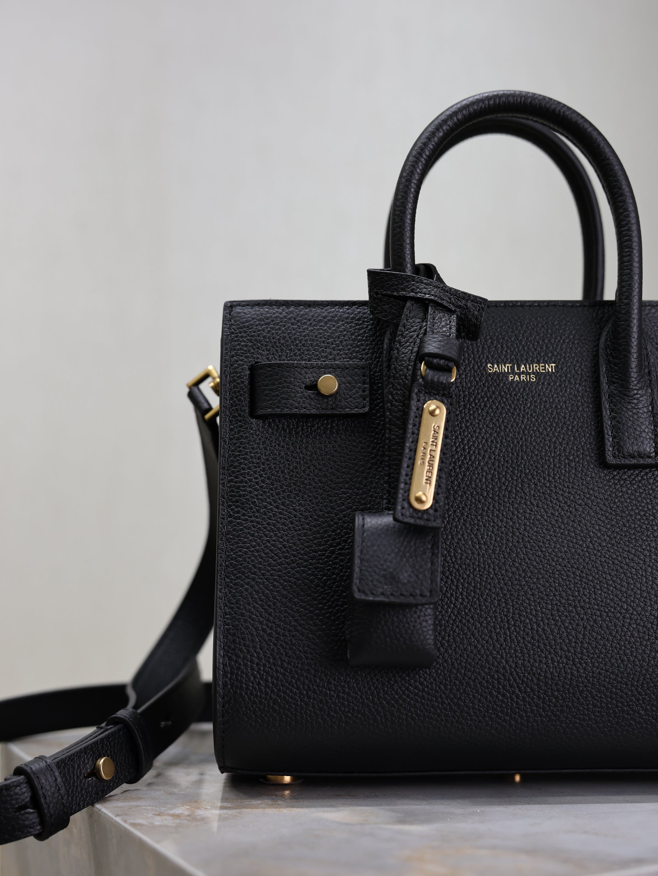 YSL 25S SAC DE JOUR 22 IN BLACK SUPPLE GRAINED CALFSKIN GOLD HARDWARE