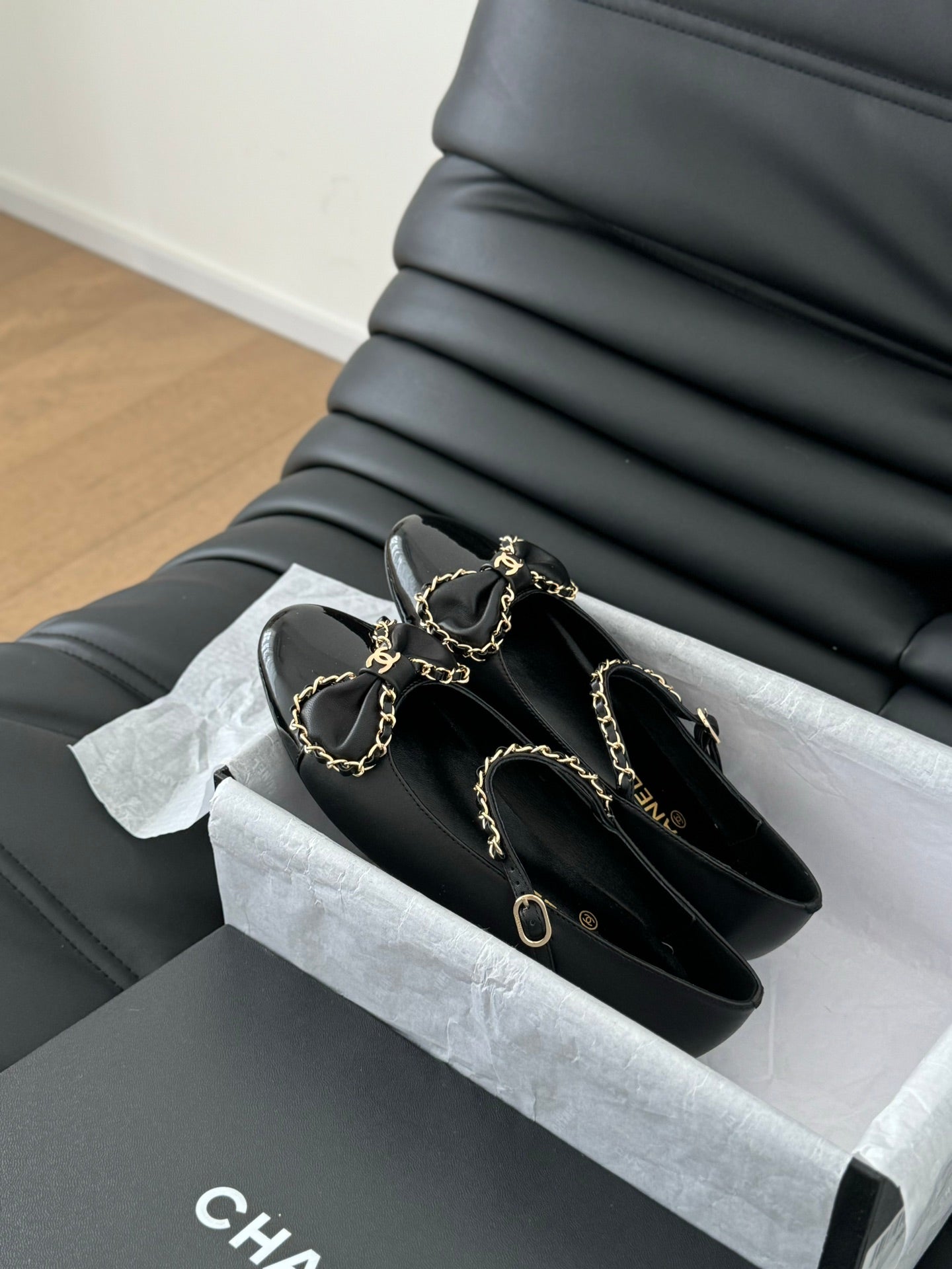 CHANEL BALLET FLATS IN BLACK LAMBSKIN WITH GOLD HARDWARE