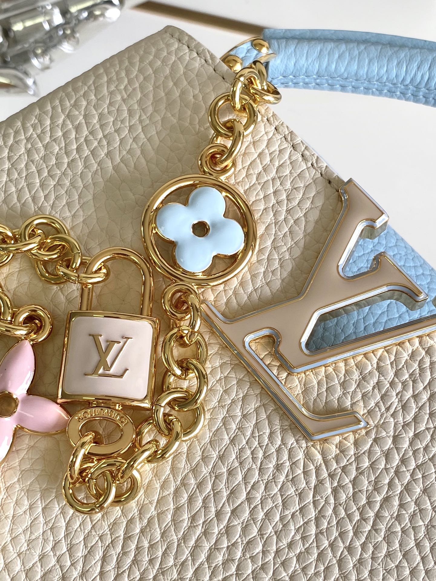LOUIS VUITTON CAPUCINES MINI 21 IN PEARL WHITE MIX SKY BLUE TAURILLON GOLD HARDWARE