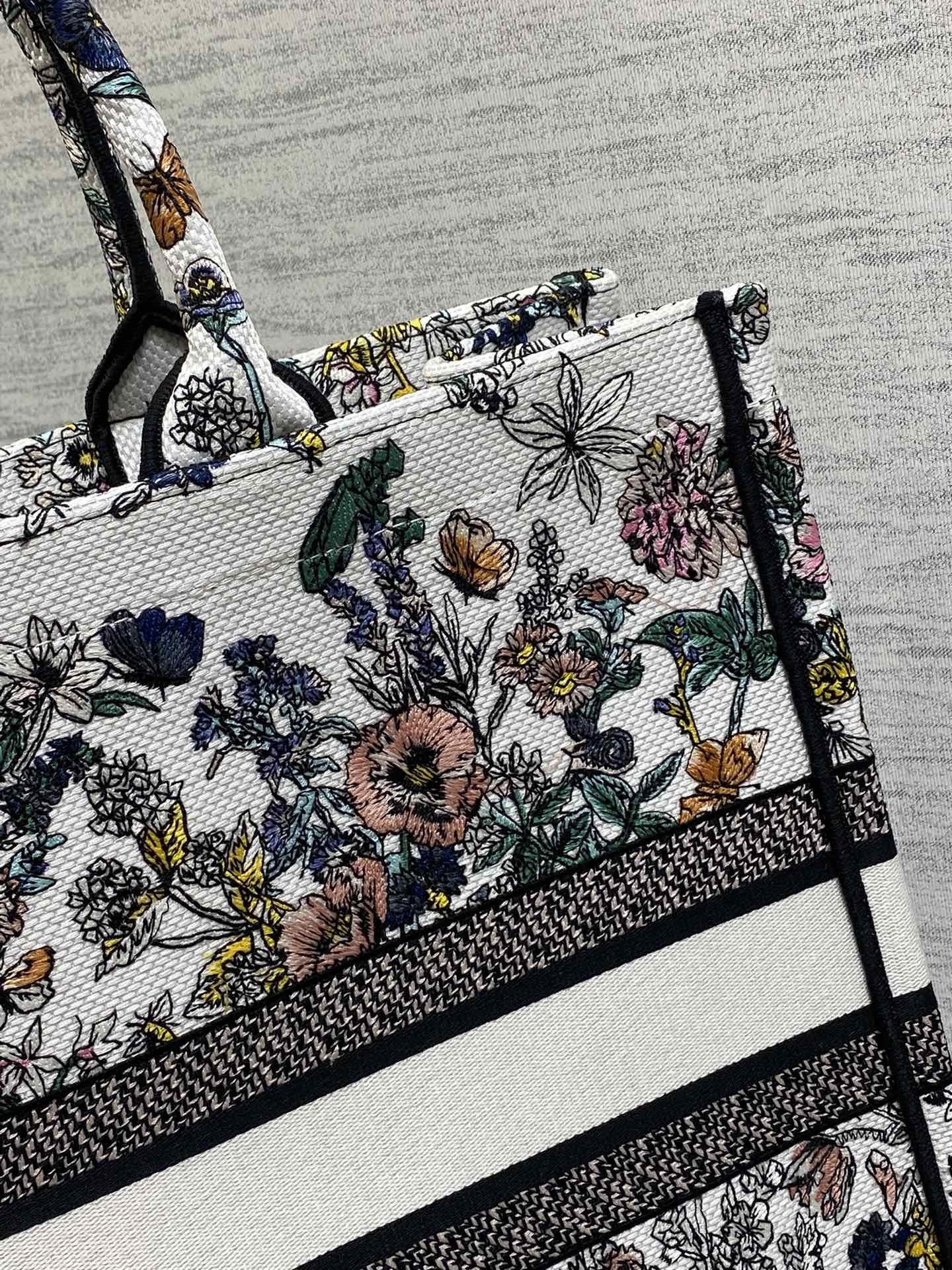 DIOR 25S LUCKY LARGE DIOR BOOK TOTE 42 IN MULTICOLOR DIOR FLOWERS CALENDAR ALLOVER EMBROIDERY