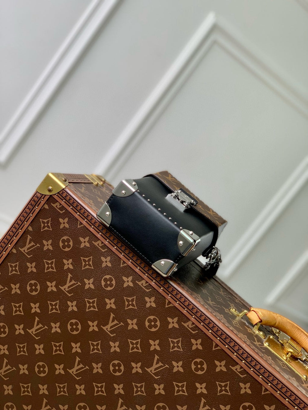 LOUIS VUITTON CAMERA BOX VIVE BAG 17 IN BLACK MONOGRAM CALFSKIN SILVER-TONE METALLIC