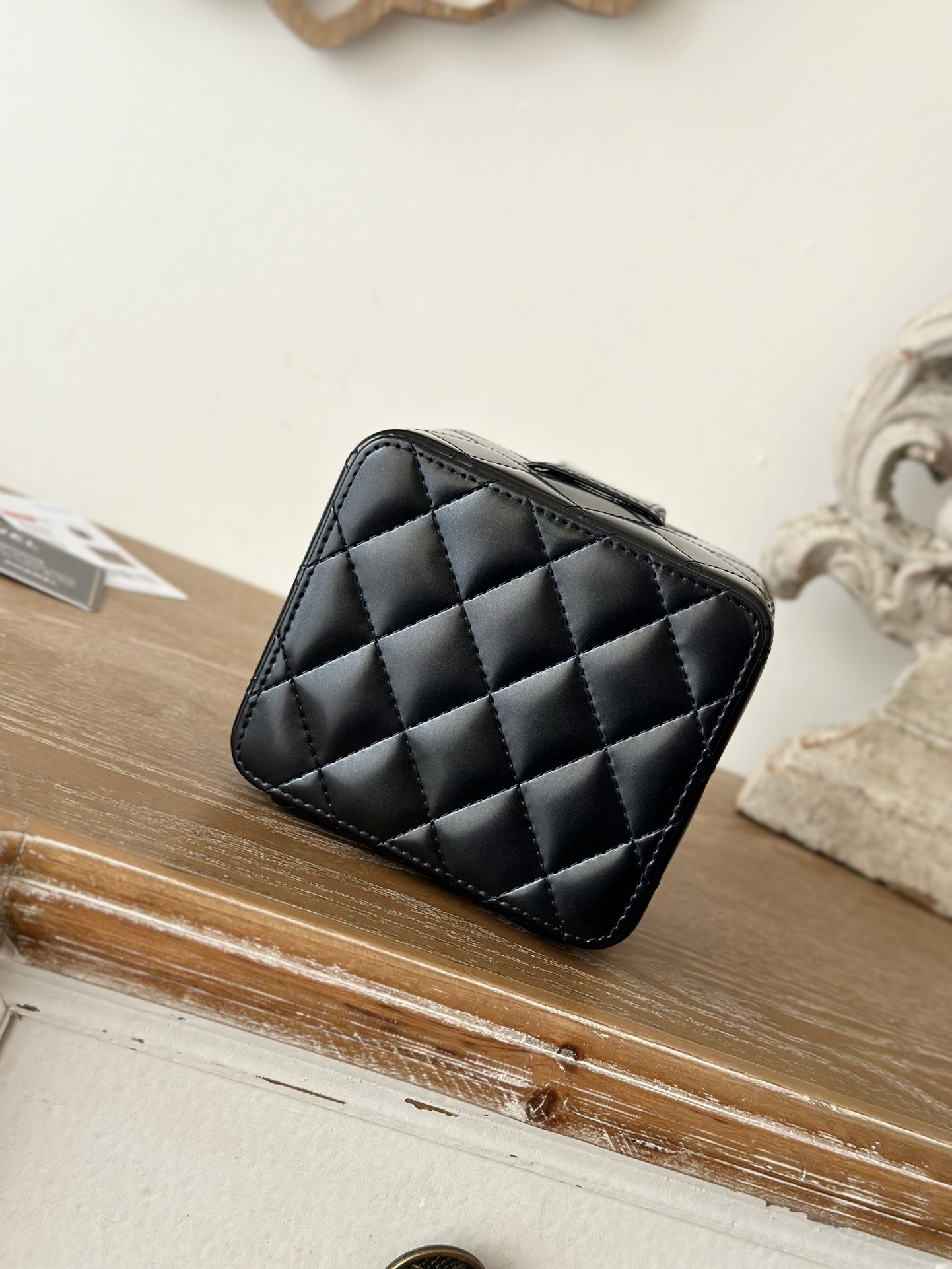 CHANEL MINI VINTAGE COSMETIC BAG 11 IN BLACK SHINY CALFSKIN GOLD HARDWARE