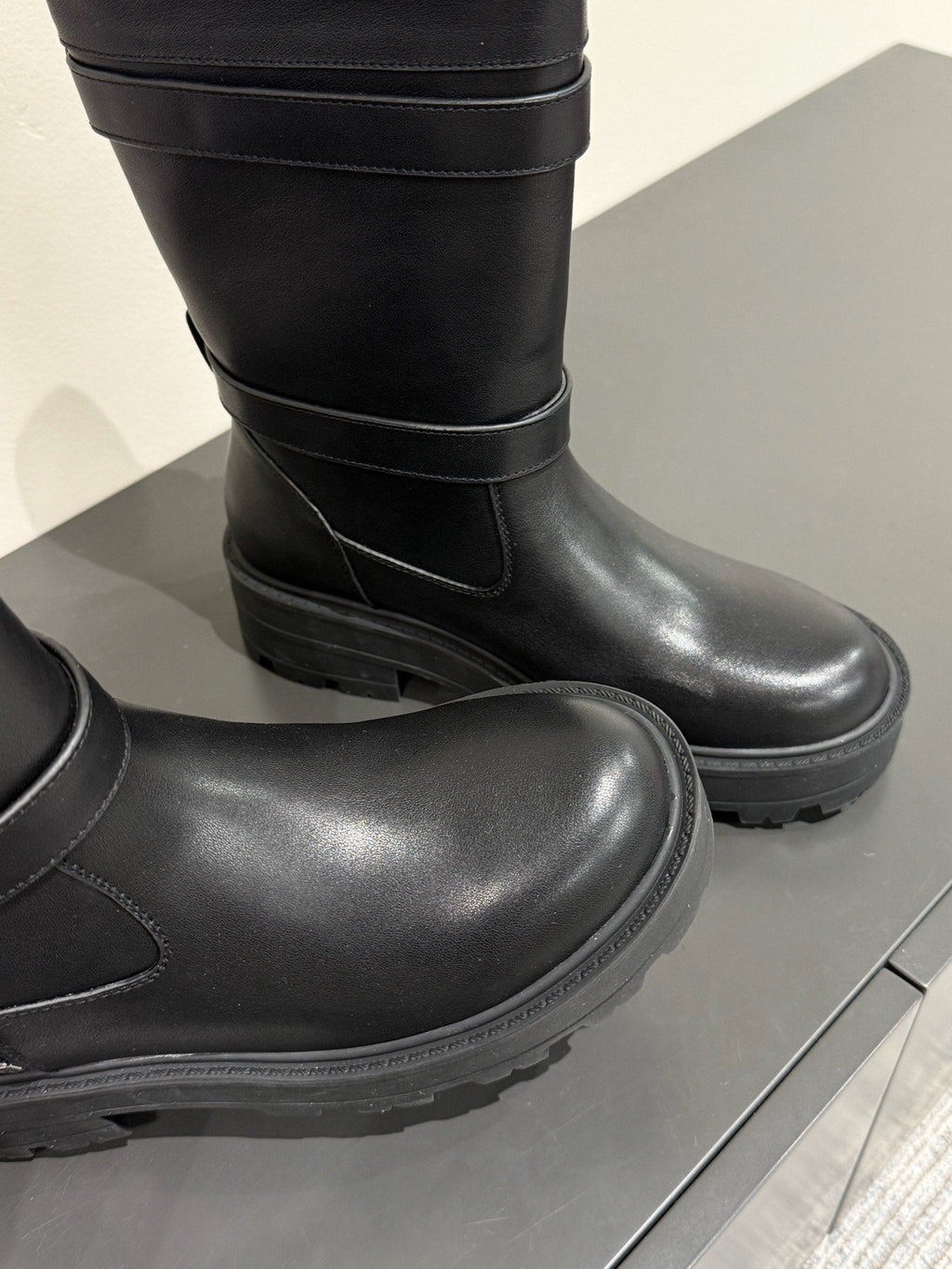DIOR MAJOR ANKLE BOOT IN BLACK CALFSKIN