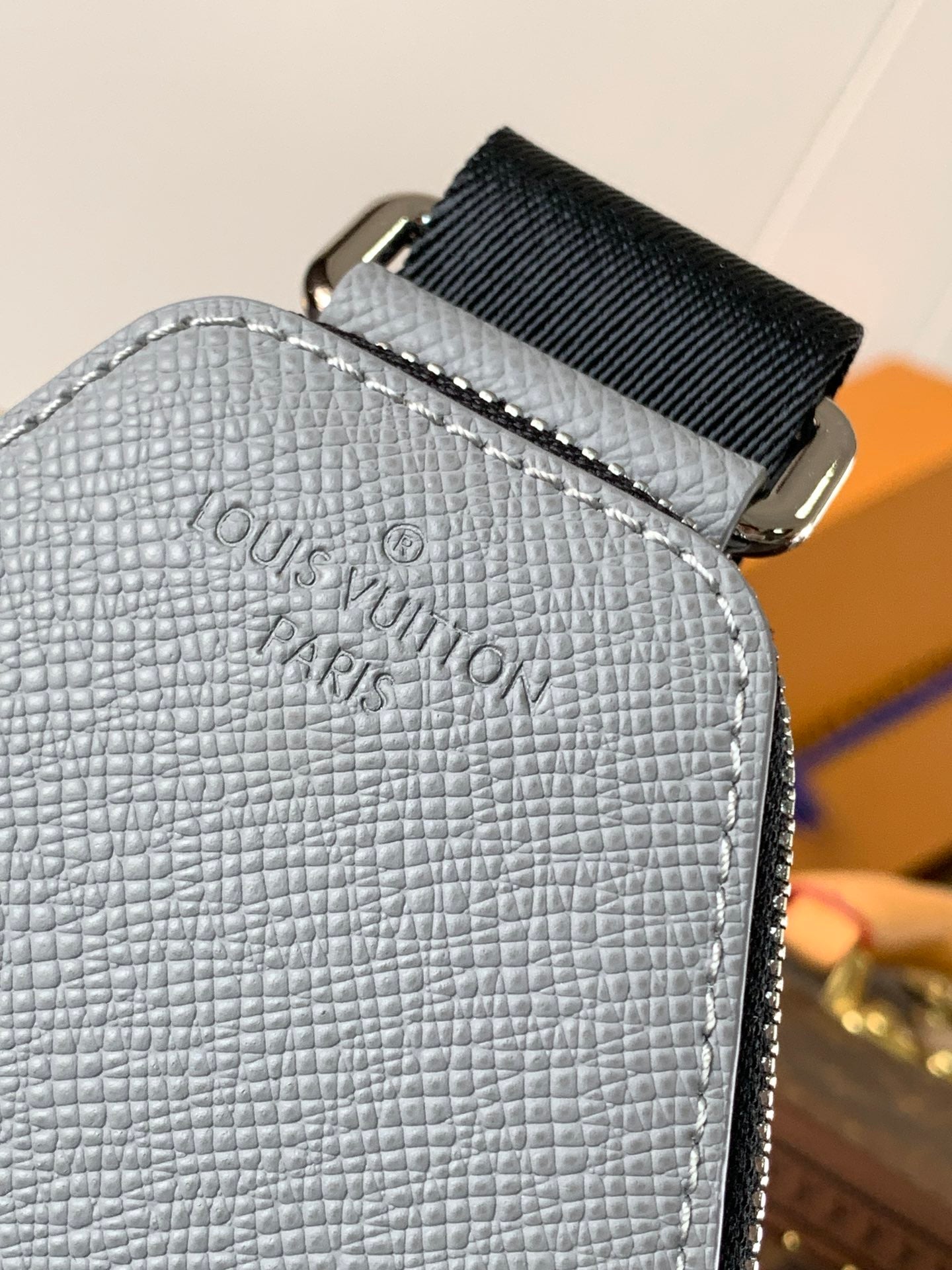 LOUIS VUITTON AVENUE SLINGBAG 31 IN GREY TAIGA LEATHER