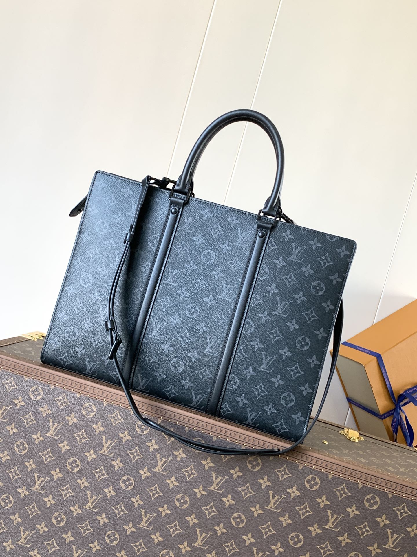 LOUIS VUITTON LV 25S SAC PLAT BAG 39 IN BLACK MONOGRAM ECLIPSE CANVAS