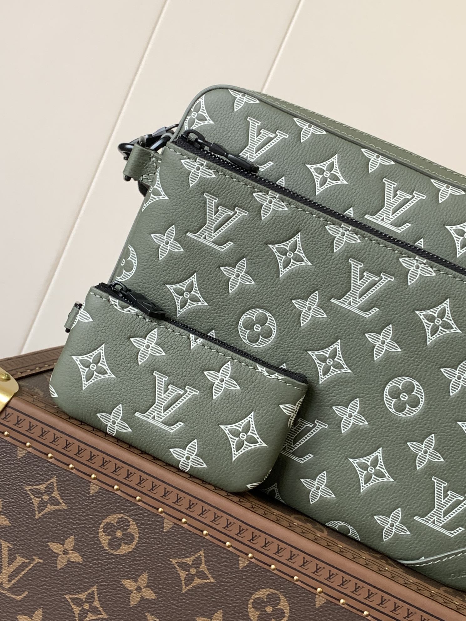 LOUIS VUITTON TRIO MESSENGER BAG 25 IN GREEN MONOGRAM SHADOW CALFSKIN