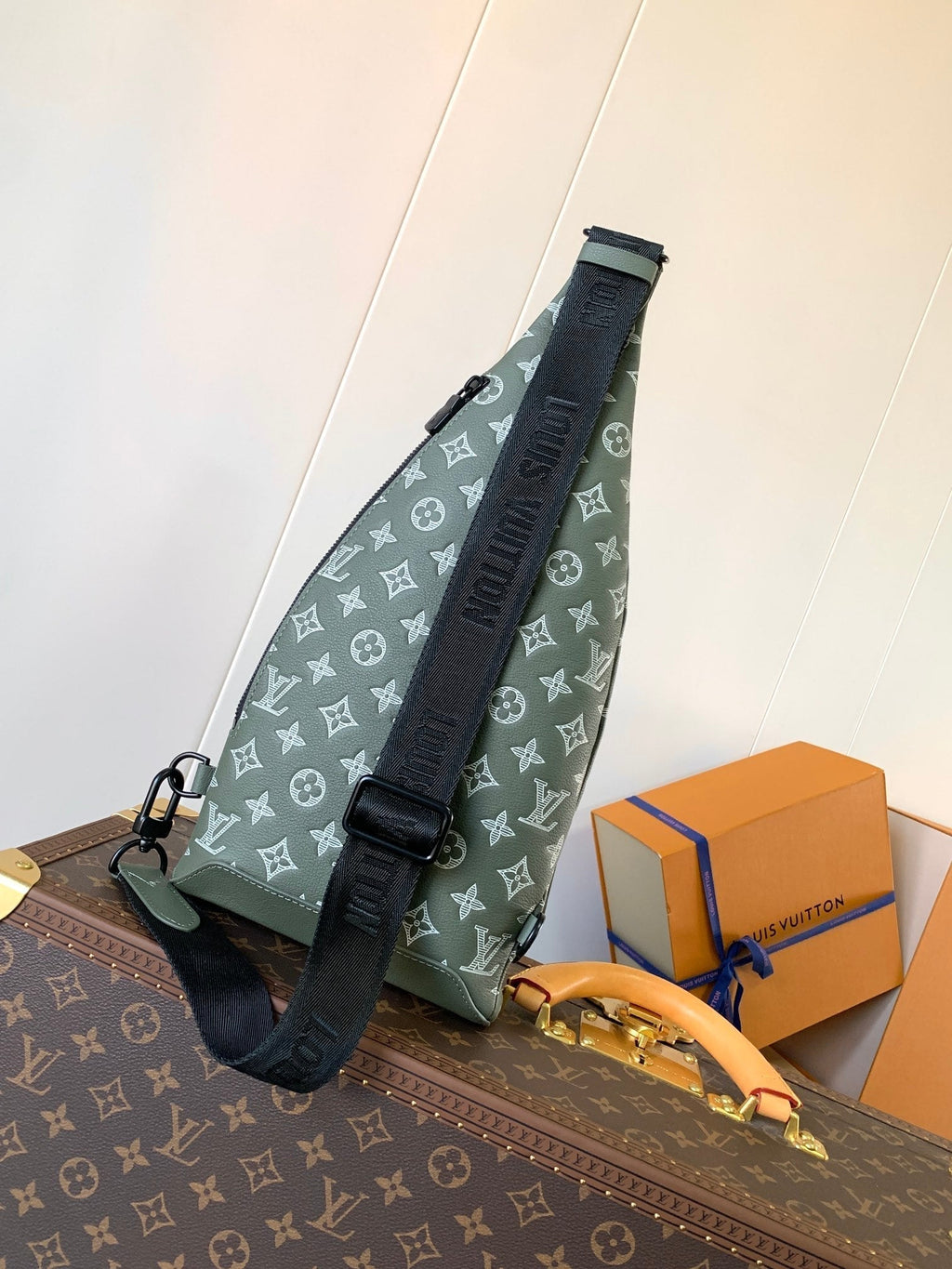 LOUIS VUITTON DUO CROSSBAG BAG 42 IN GREEN AND WHITE MONOGRAM SHADOW COWHIDE
