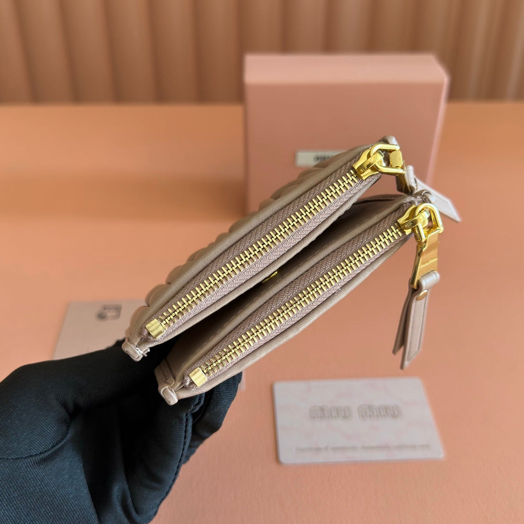 MIUMIU 26S SMALL MATELASSE CARD HOLDER 11 IN LIGHT BROWN CALFSKIN GOLD HARDWARE