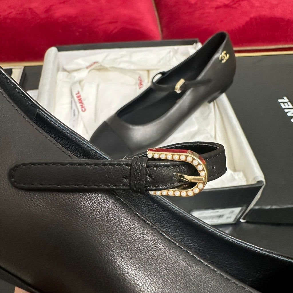 CHANEL MARY JANE SHOES IN BLACK CALFSKIN AND SATIN