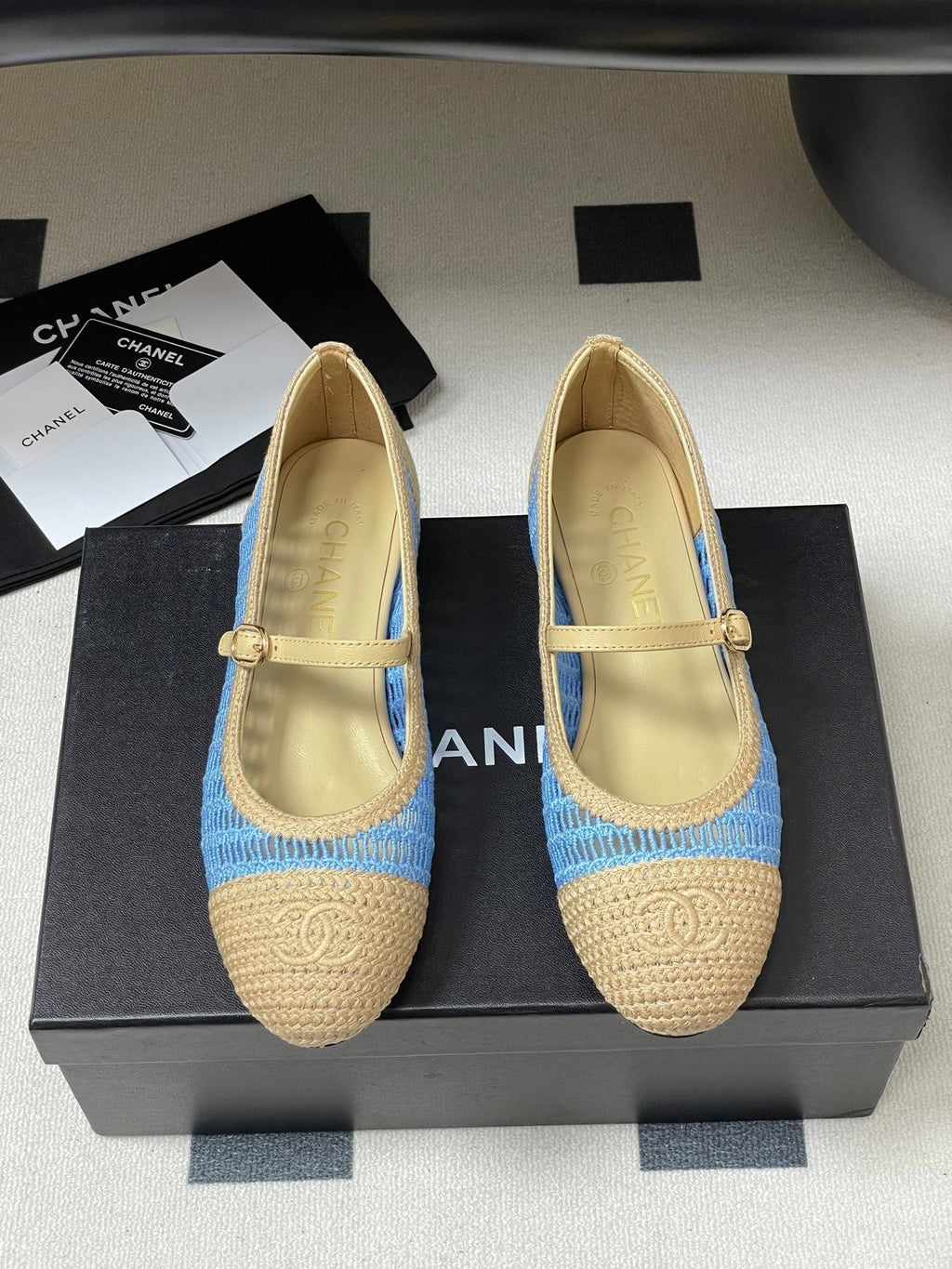 CHANEL BALLET MARY JANE 10MM IN NATURAL BEIGE AND BLUE RAFFIA
