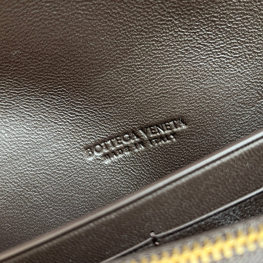 BOTTEGA VENETA ANDIAMO BAG 19 IN FONDANT CALFSKIN