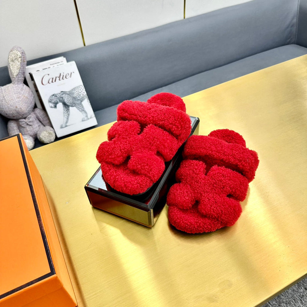 HERMES CHYPRE SANDAL IN CHERRY RED SHEARLING