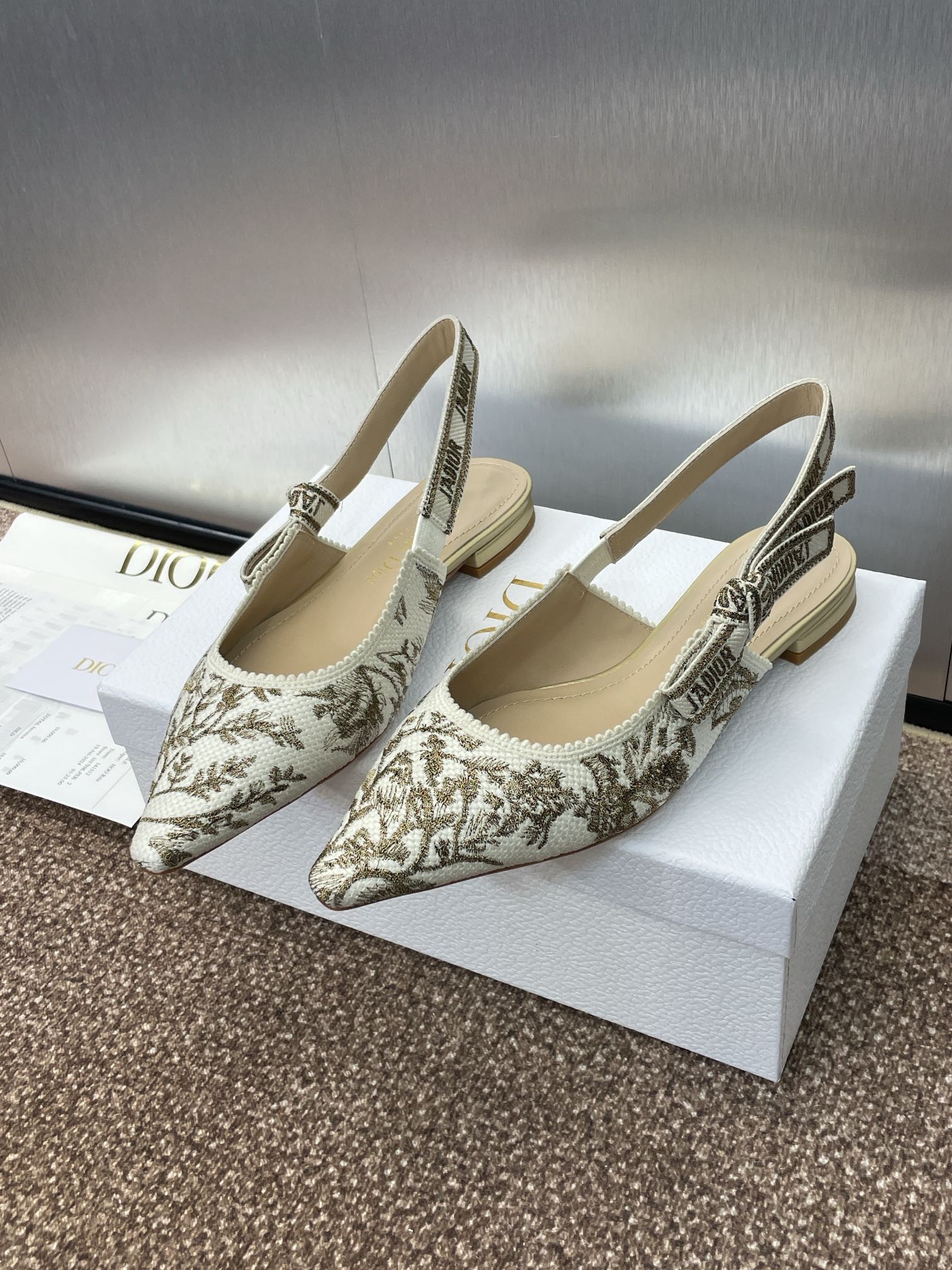 DIOR J'A SLINGBACK PUMP WHITE AND GOLD-TONE MILLEFIORI JACQUARD