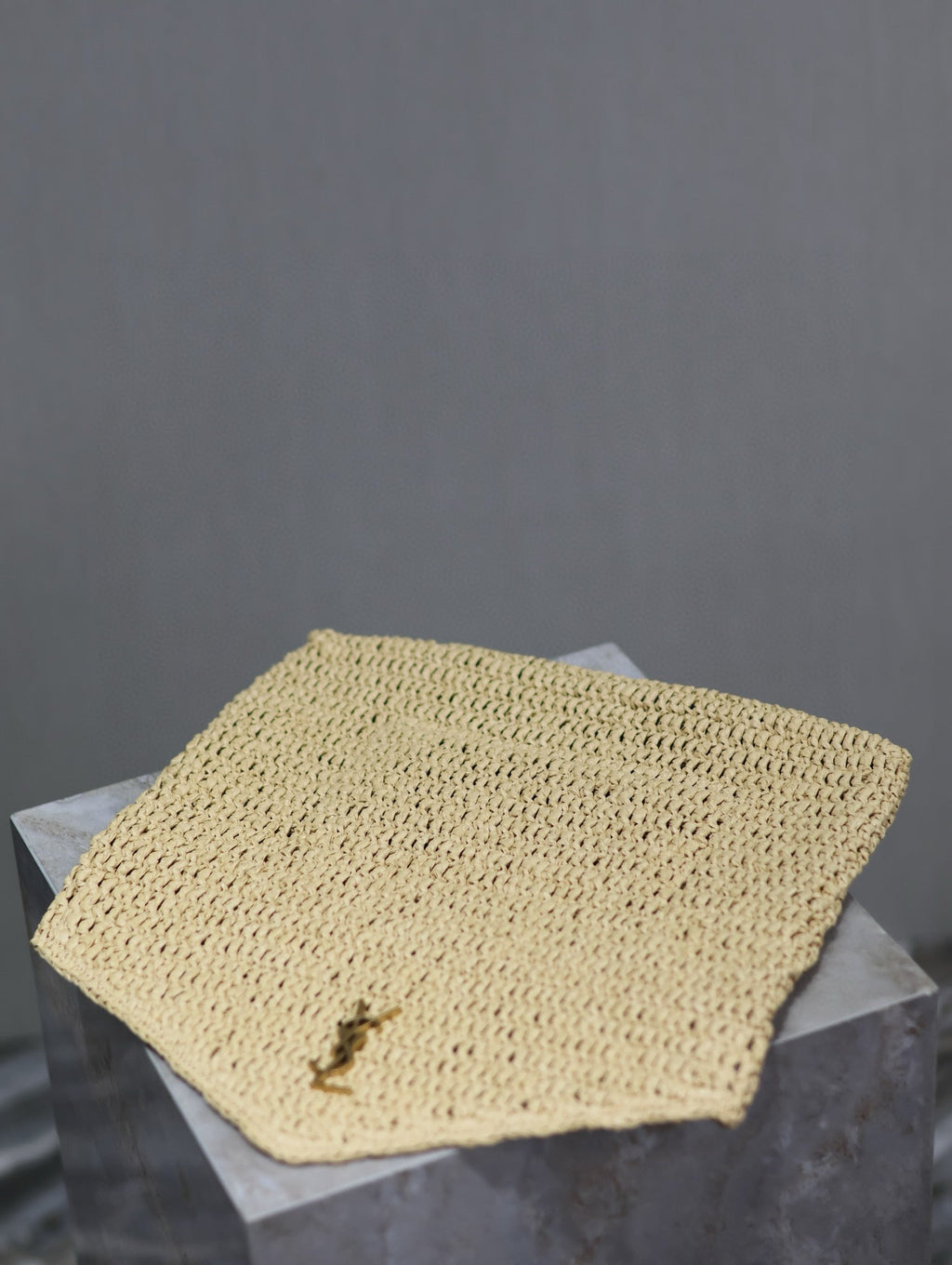 YSL 25S CASSANDRE LARGE ENVELOPE POUCH 29 IN NATURAL RAFFIA GOLD HARDWRE