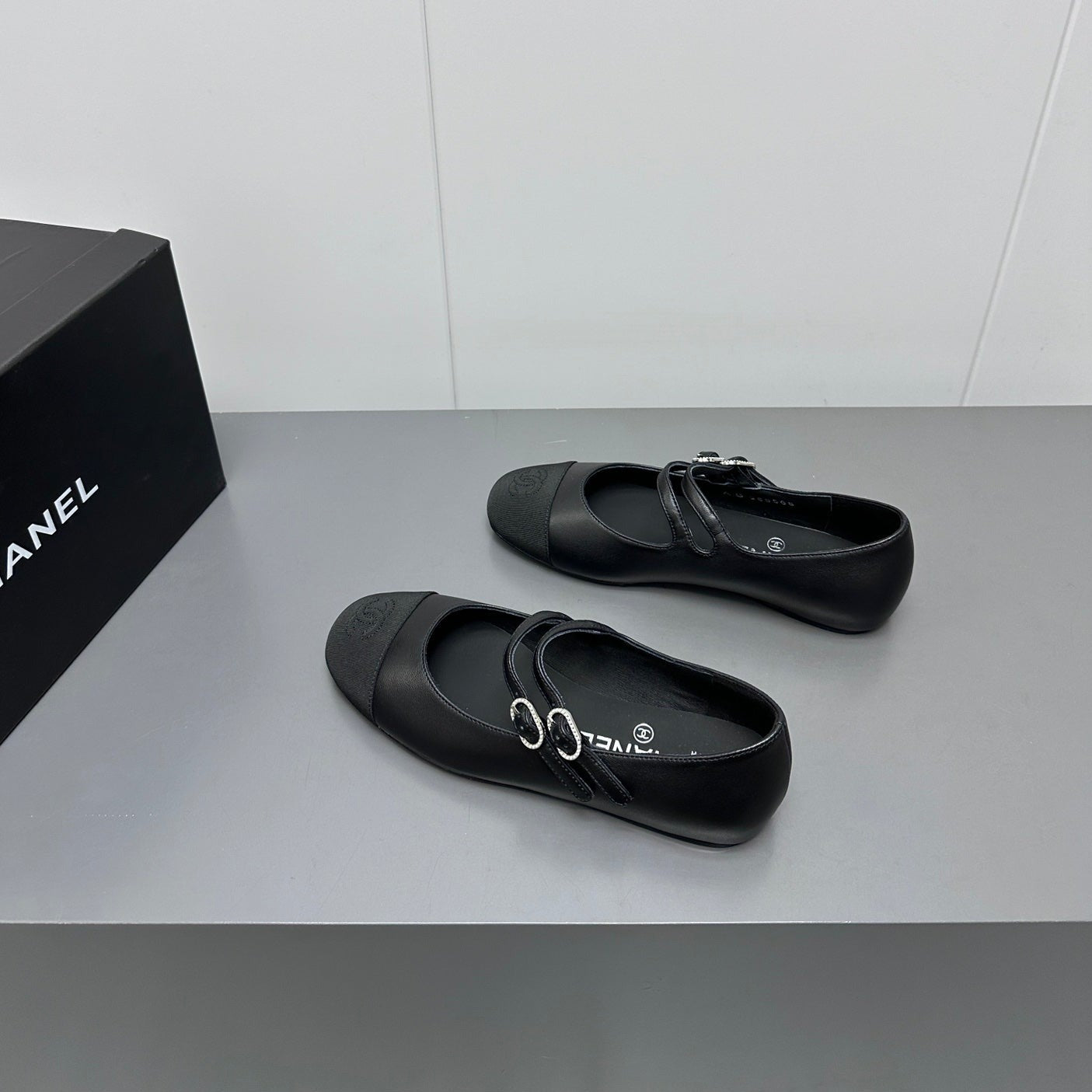 CHANEL pearl Mary Jane flat shoes black
