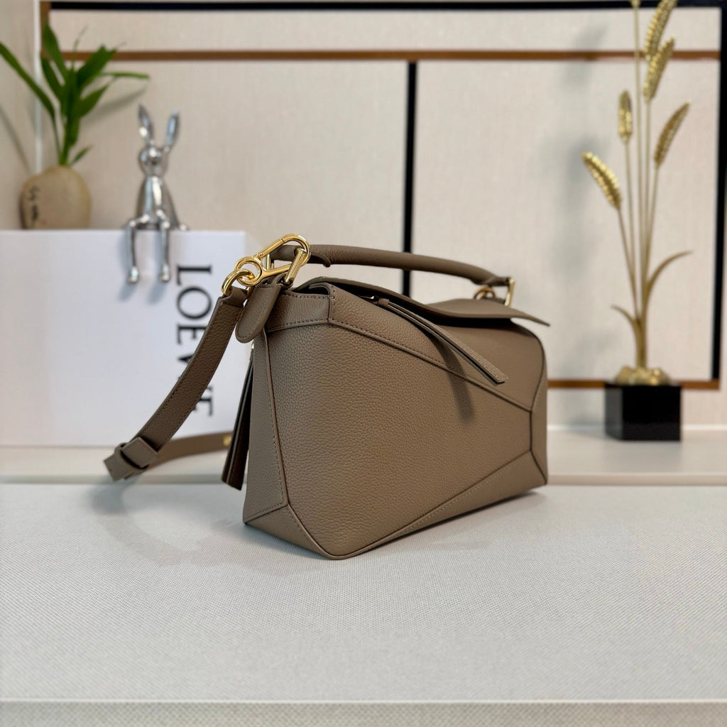 LOEWE 25S MEDIUM PUZZLE EDGE BAG 24 IN WALNUT BROWN CALFSKIN GOLD HARDWARE